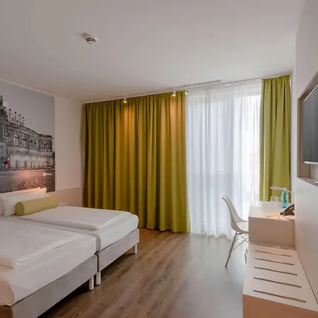 Super 8 By Wyndham Dresden-3
