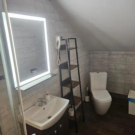 Pokoje Gościnne Nad Jeziorem-3