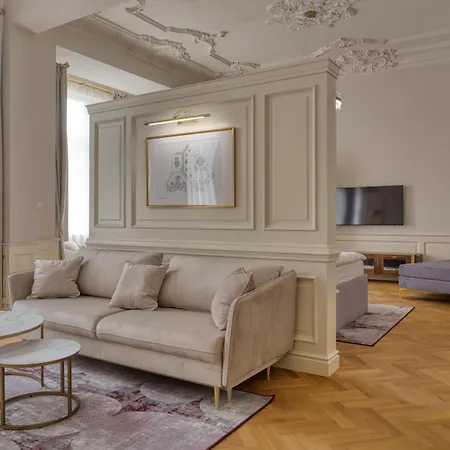 Hotel Traugutta 12-2