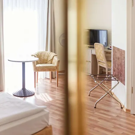 Hotel Am Schloss Koepenick By Golden Tulip-2