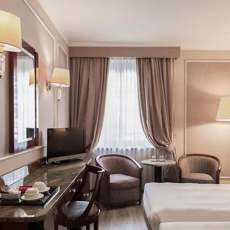 Doria Grand Hotel Rooftop-2