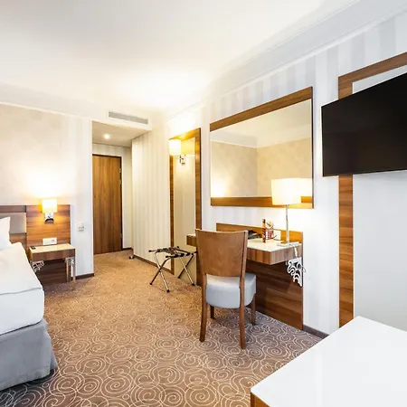 Hotel Lord - Warsaw Airport-2
