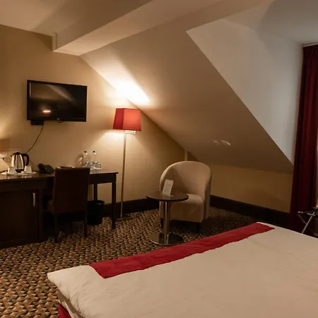 Red Baron Hotel & Restaurant-2