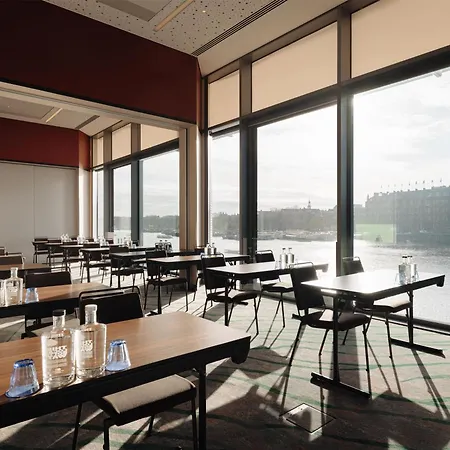 Doubletree By Hilton Amsterdam Centraal Station-2