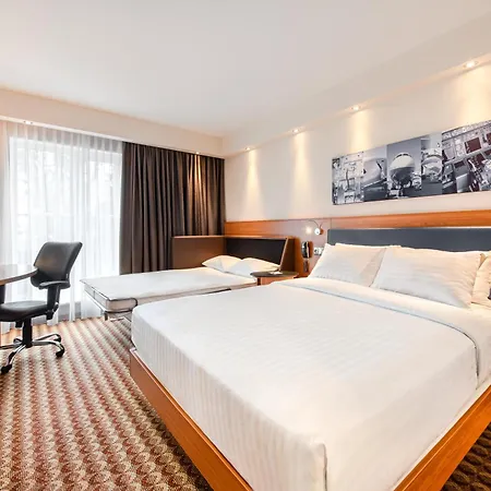 Hampton By Hilton Warsaw Airport-2