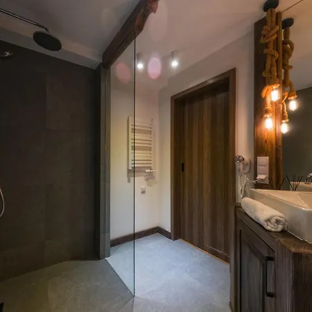 Mountain Shelter Apartments-2