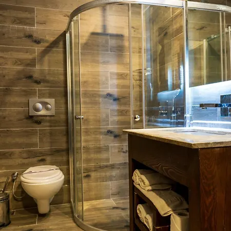 Manaspark Deluxe Hotel-2