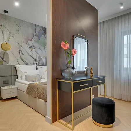 Deo Plaza Boutique Apartments By Downtown Apartments-3