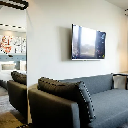 Motel One Hamburg-Altona-2