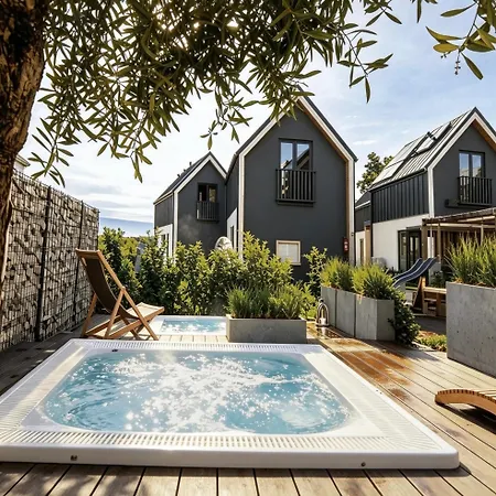 Pura New Seaside Jacuzzi Houses-3