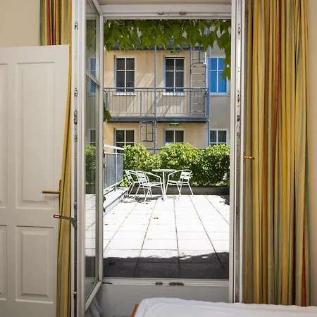 Suite Hotel 900M Zur Oper-2