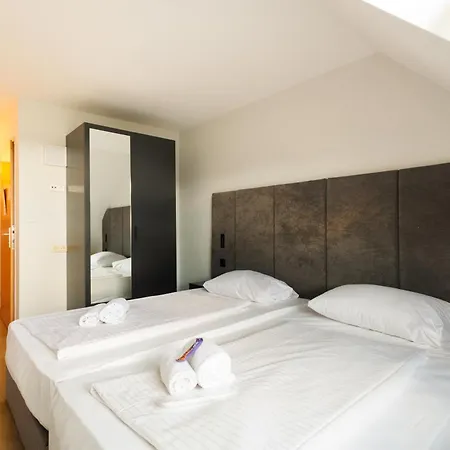 Lenas Donau Hotel-2