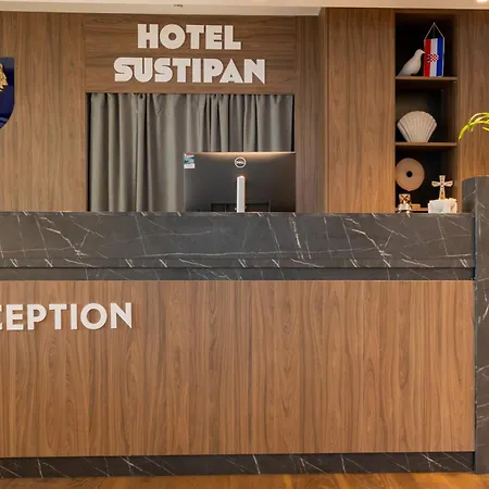 Hotel Sustipan-2