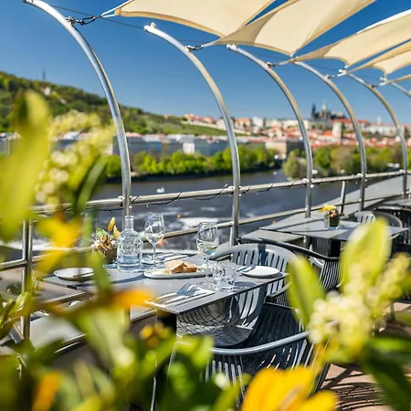 Dancing House Hotel - Tancici Dum-3