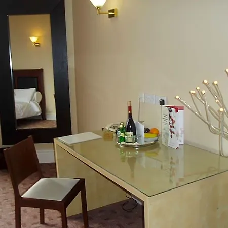 The Devonshire House Hotel-Free Parking-2
