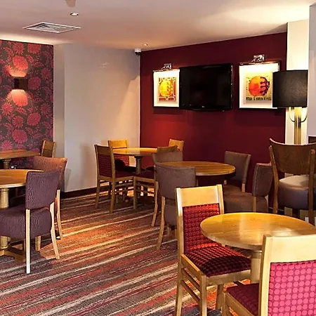 Premier Inn London Hanger Lane-2