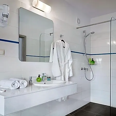 Glas-Hotel 3*-3