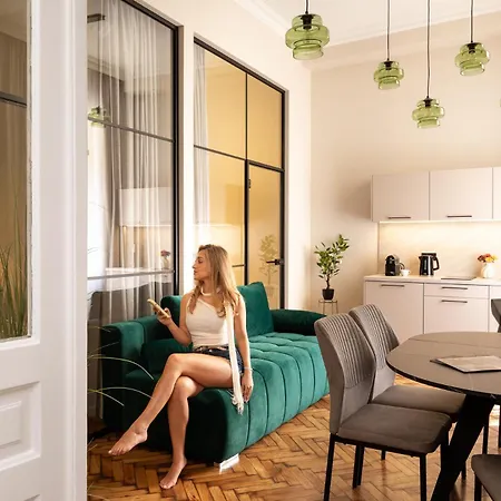 Old Town Charm & Chic By Downtown Apartments-3