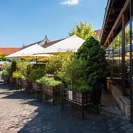 Hotel Chvalska Tvrz-3