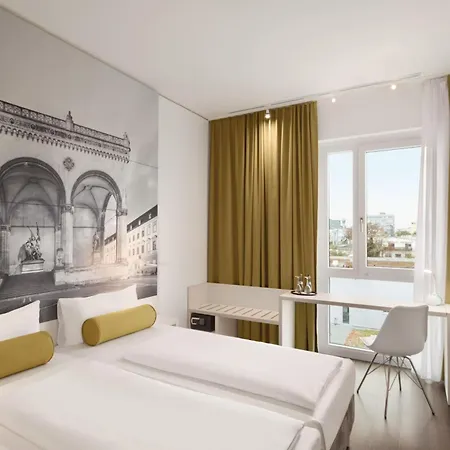Super 8 By Wyndham Munich City North-3