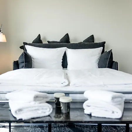 Motel One Frankfurt-Roemer-2