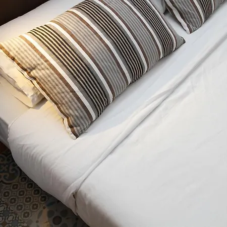 Bcn Home Guest House-3