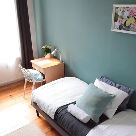 Blooms Inn - City Center Poznan By Friendly Apartments-2