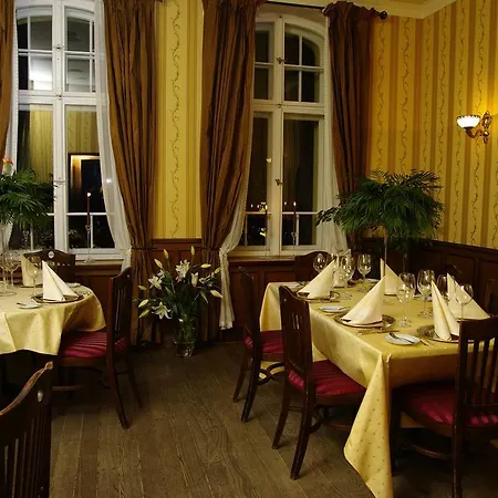 Pensjonat - Restauracja Żółty Domek-2