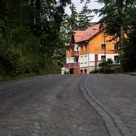 Dom Nad Wodospadem-3
