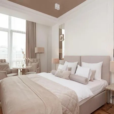 Avanti Home-3