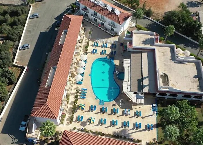 Cosmelenia Hotel Apartments Ajia Napa