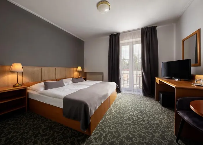 Prague Hotel Carl Inn Restaurant & Free Parking