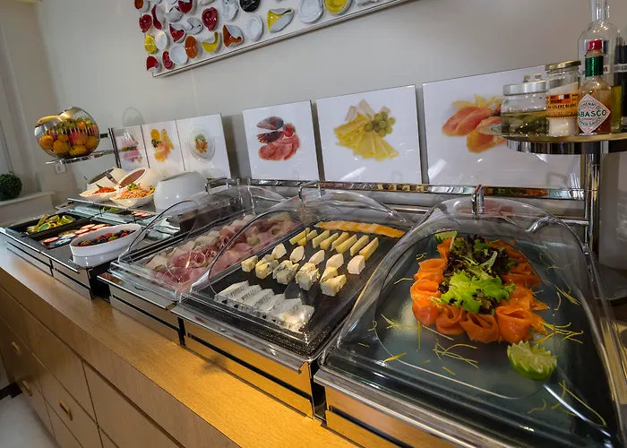 Majestic Hotel Spa - Champs Elysees Paryż