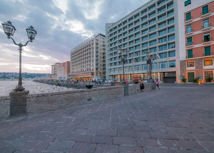 Hotel Royal Continental Neapol