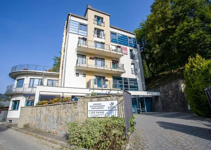 Farys - centrum Krynicy na wzgórzu wśród ciszy ze wspaniałymi tarasami widokowymi, sauna, jacuzii, siłowna, prywatny parking Krynica-Zdrój