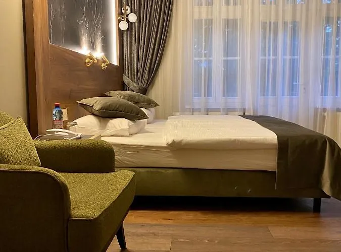Pensjonat - Restauracja Żółty Domek Szczecinek