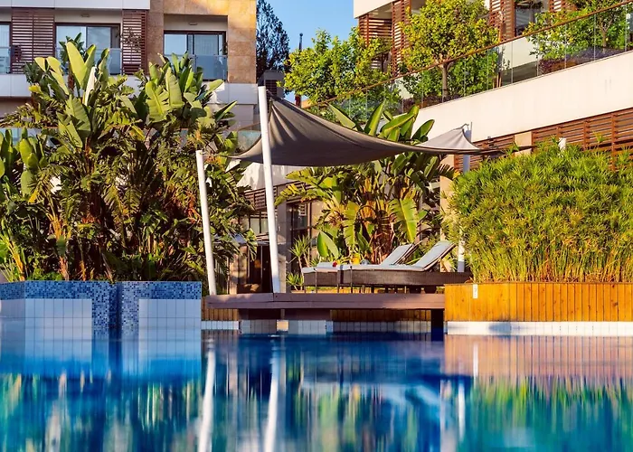 Hotel Blue Side Only Adult 16