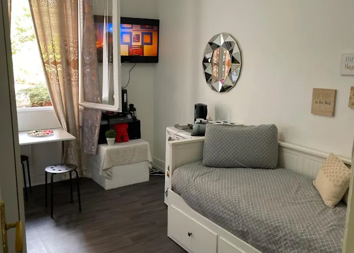 Bed and Breakfast Tour Montparnasse Paryż