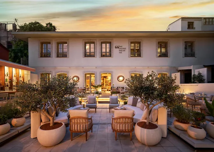 Ecole St. Pierre Hotel Stambuł