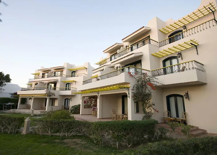 Lotus Bay Resort Safadża