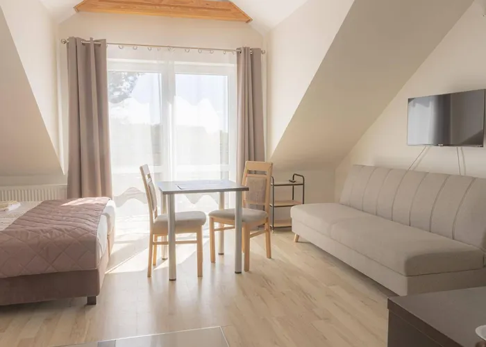 Karla, apartamenty i pokoje w Dębkach Dębki