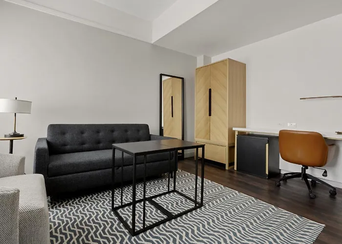 Newly Renovated Rooms At Club Quarters Hotel Times Square, Nowy Jork