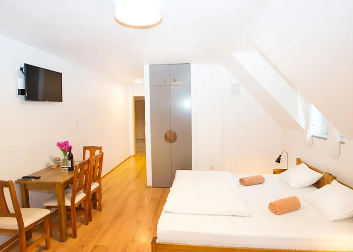 Gościniec Pięciu Stawów Ustrzyki Dolne