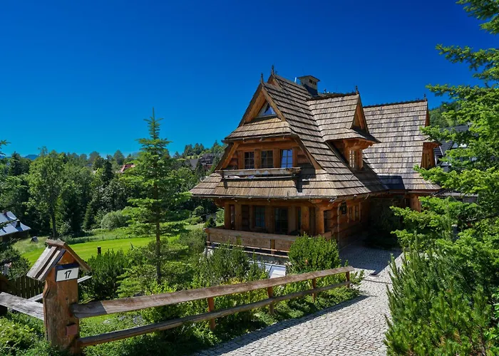 Villa Miodula - Krokusy Juz Sa! Odwiedz Ville Miodula I Wybierz Sie Na Spacer Wsrod Wiosennych Krokusow Kościelisko