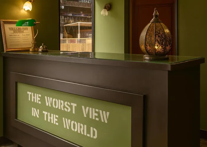 Walled Off Hotel Paryż