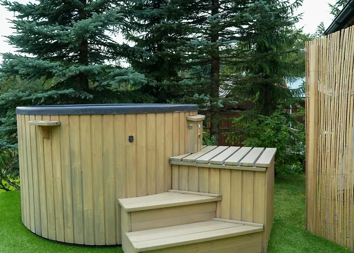 Villa Miodula - Krokusy Juz Sa! Odwiedz Ville Miodula I Wybierz Sie Na Spacer Wsrod Wiosennych Krokusow Kościelisko