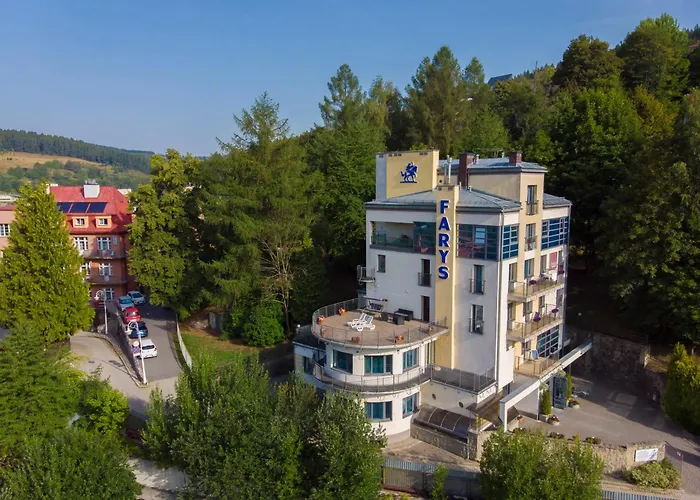 Farys - centrum Krynicy na wzgórzu wśród ciszy ze wspaniałymi tarasami widokowymi, sauna, jacuzii, siłowna, prywatny parking Krynica-Zdrój