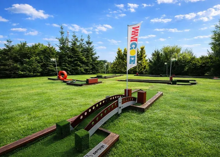 Villa Honoratka z prywatnym polem do gry w Mini Golf Rewal