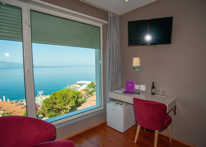 Bougainville Bay Hotel Saranda