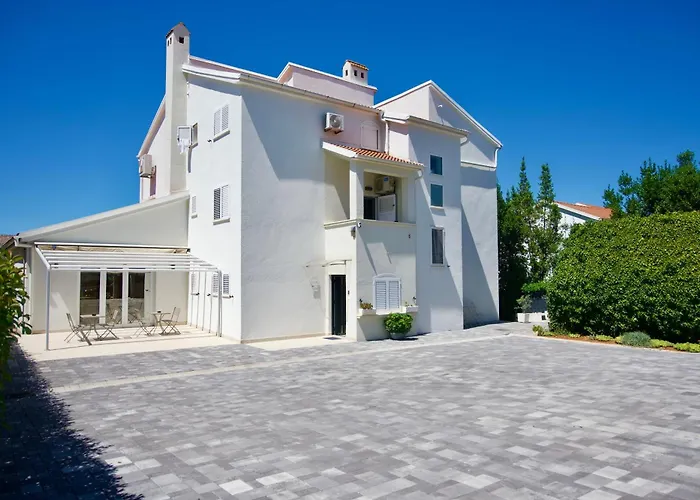 Apartments & Rooms Petra Zadar